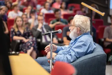 Noam Chomsky teaching